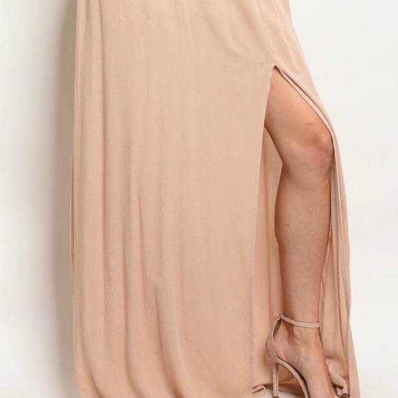 ☀️LAST1️⃣//NUDE COLD SHOULDER MAXI DRESS - Picture 6 of 11